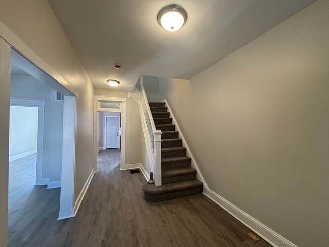 Building Photo - 410 N Loudon Ave