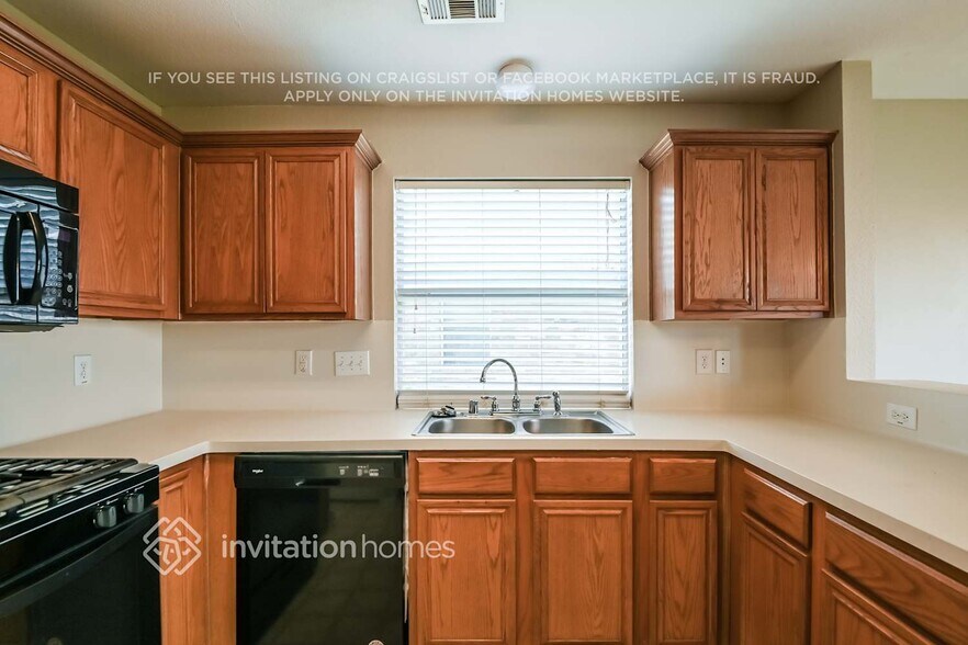 Building Photo - 504 Colt Dr
