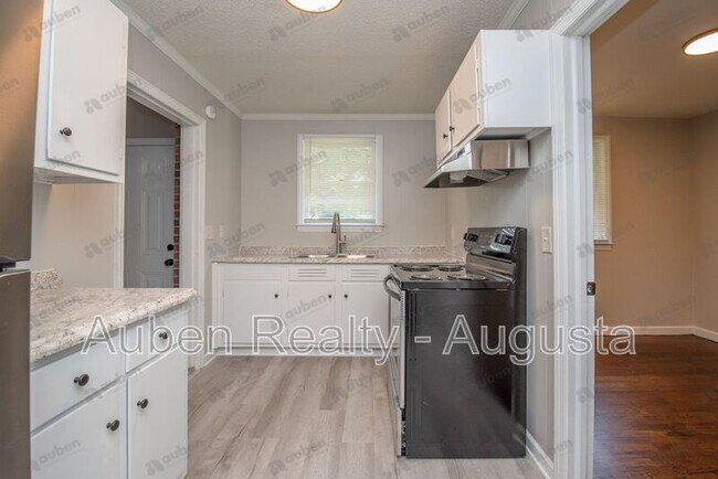 Building Photo - 109 Vanderbilt Cir