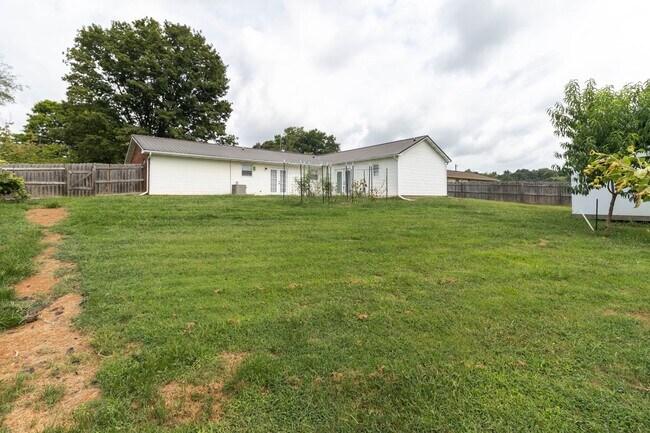 Building Photo - 2821 Vicksburg Ln