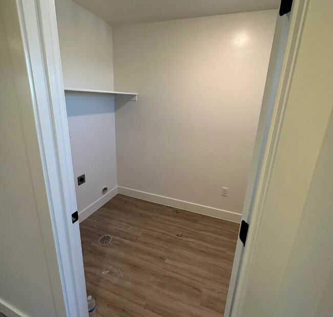 Building Photo - Beautiful, Modern 3 Bedroom Townhome! Dog Friendly!