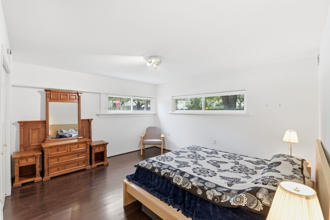 Building Photo - 4603 Ivanhoe St