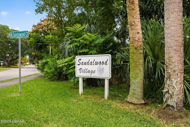 Building Photo - 168 W Sandalwood Ct