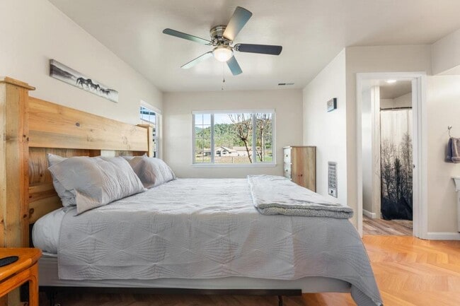 Building Photo - 255 Foots Creek Rd