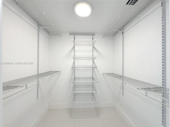 Building Photo - 210 Seaview Dr