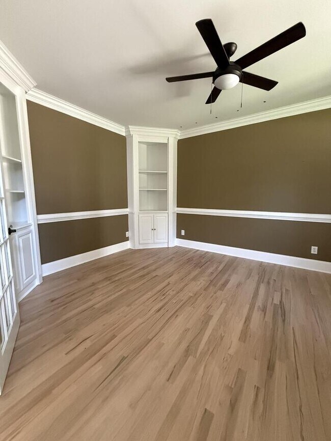 Building Photo - Lake Front Luxury in Chapin!