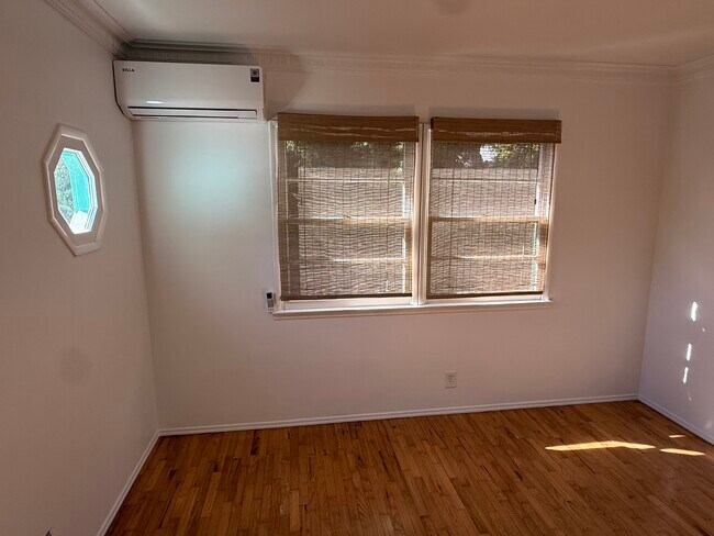 Building Photo - 924 Electric Ave