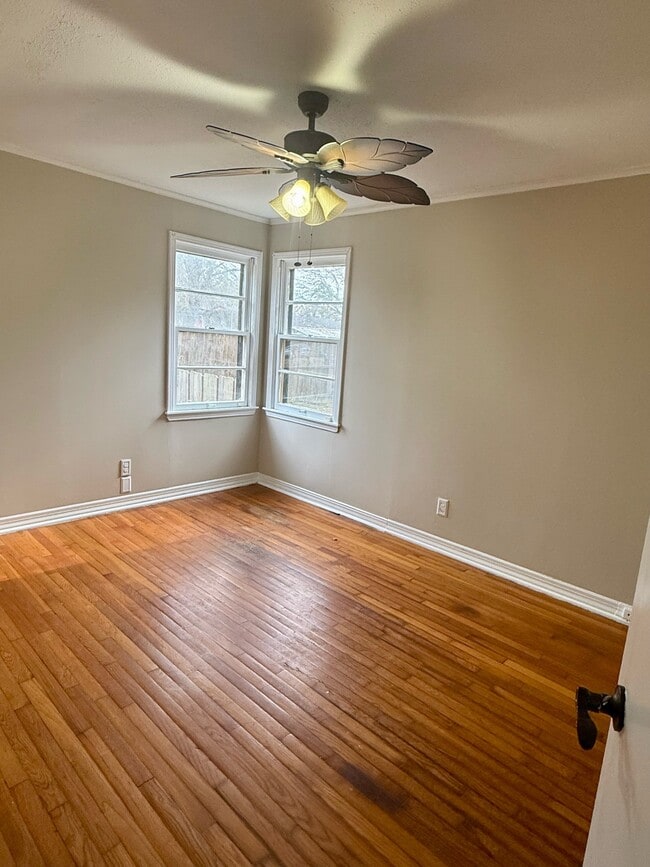 Building Photo - 909 President Ave