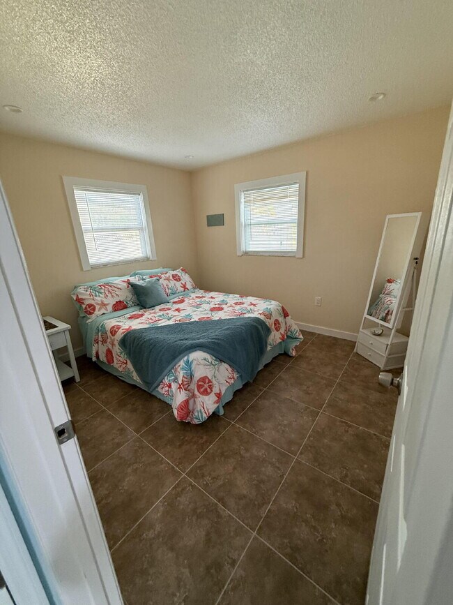 Building Photo - 6814 Driftwood Dr