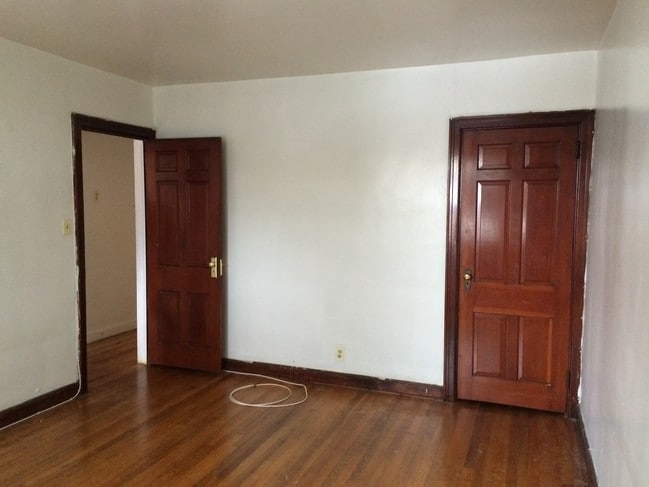 Interior Photo - 217-219 Brookside Ave