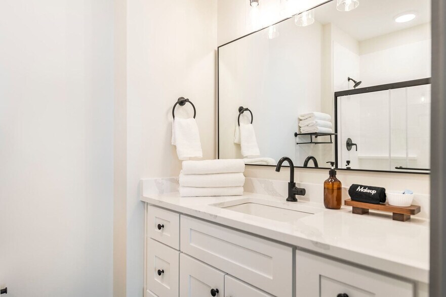 Building Photo - 781 Spring St