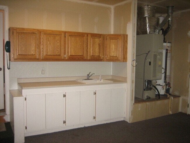 Building Photo - Broadmoore Estates!