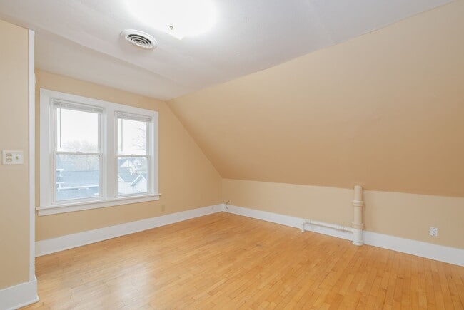 Building Photo - 355 Doty St