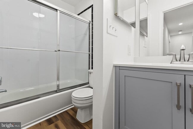 Building Photo - 8234 Stationhouse Ct