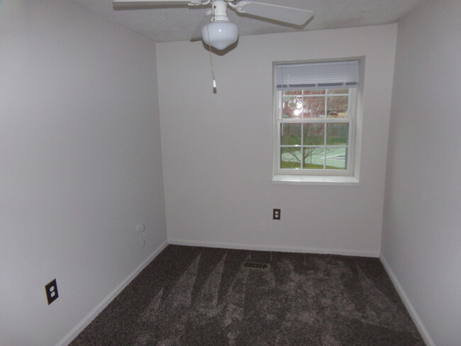 Building Photo - Updated 3 Bed 2.5 Bath Centerville Condo