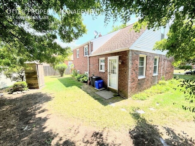 Building Photo - 911 Inverness Ln
