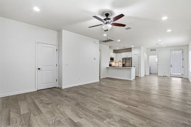 Building Photo - 3 bedroom 2 bath with washer and dryer in 79928