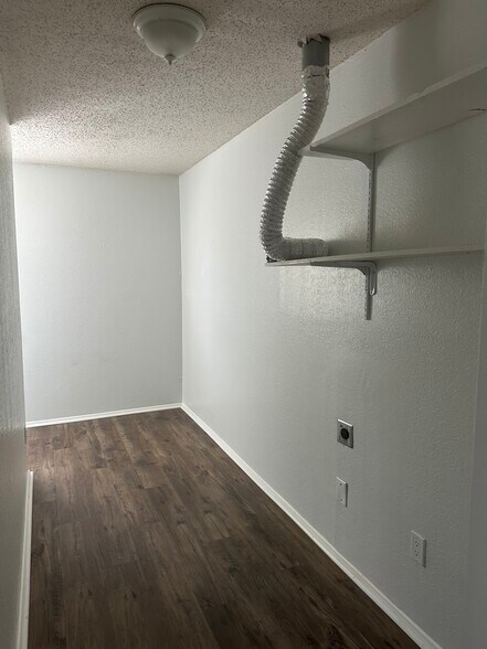 Building Photo - 2447 S Graham Dr