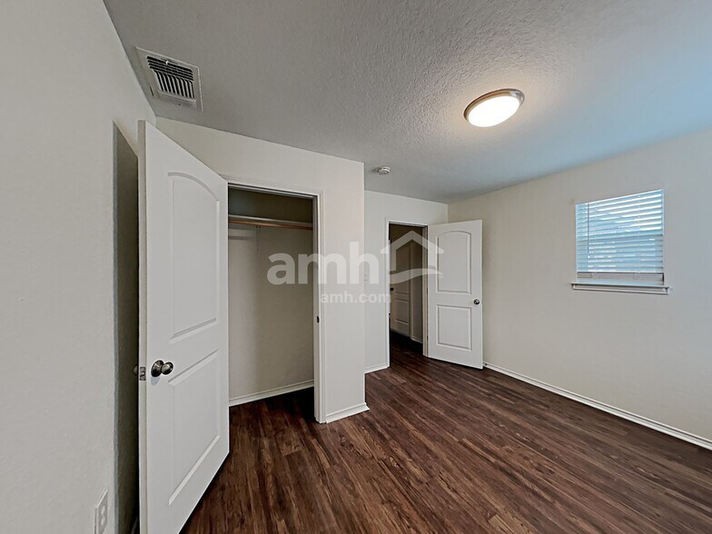 Building Photo - 135 Bass Ln