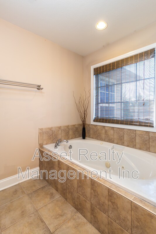 Building Photo - 8334 Bay Gardens Ln