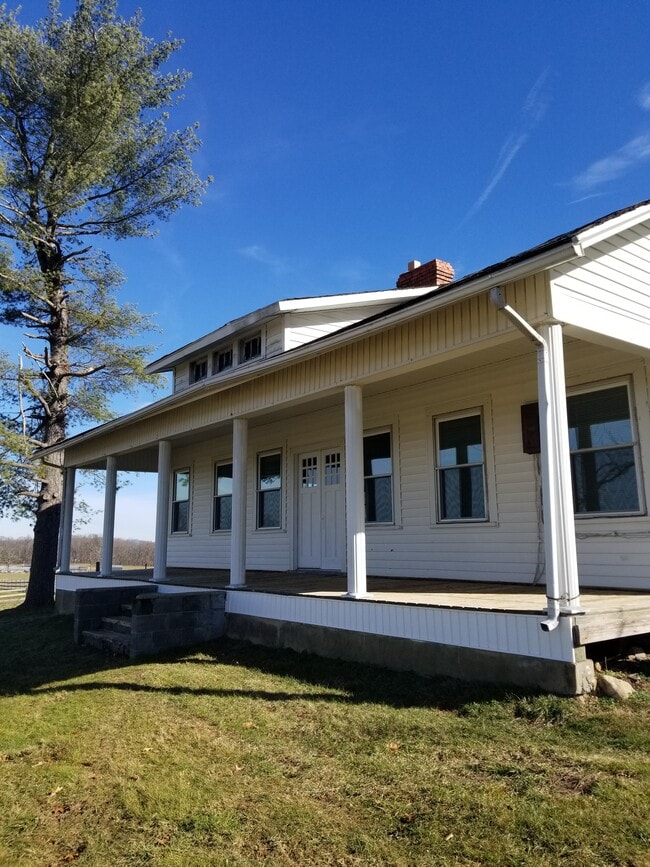 Building Photo - 6 Cloverleaf Ln