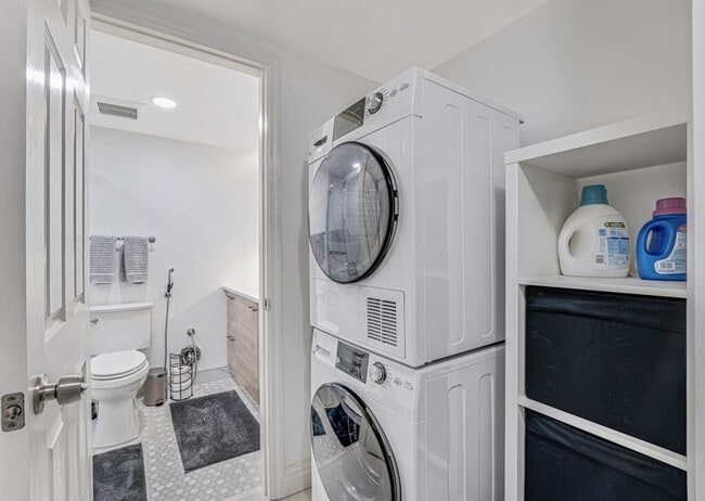 Building Photo - 3605 S Ocean Blvd