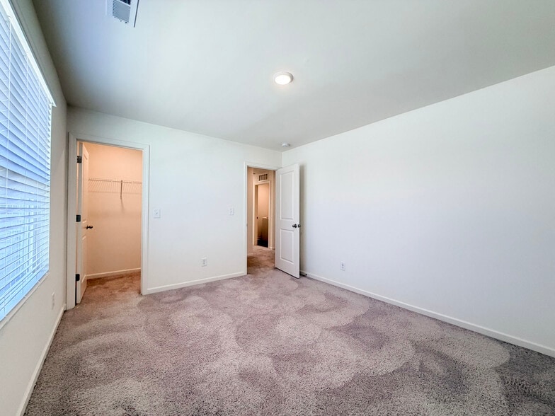 Building Photo - 937 Berkeley Glen Rd