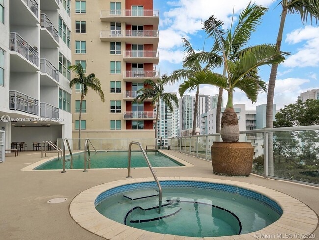 Building Photo - 2200 NE 4th Ave