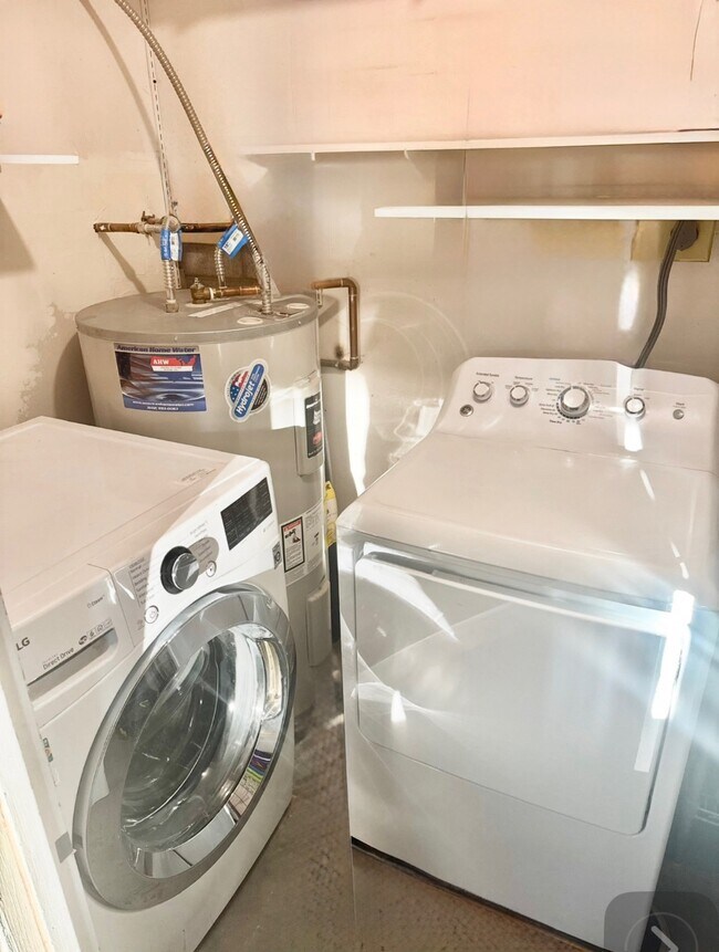 Building Photo - 7715 E Vernon Ave