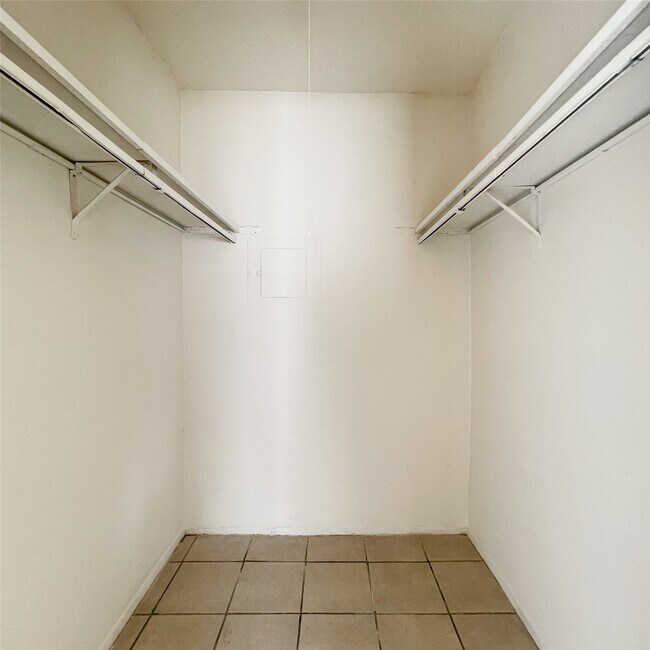 Building Photo - 9495 Pagewood Ln