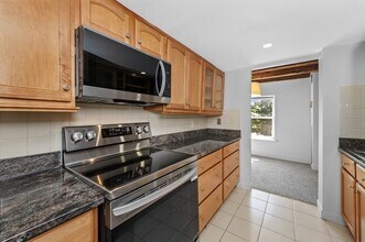 Building Photo - 120 Commercial St