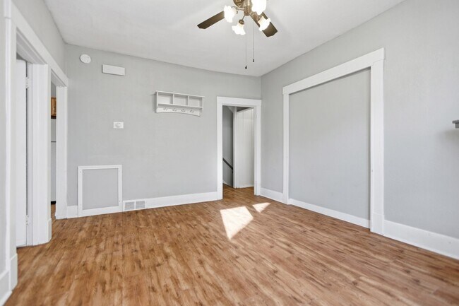 Building Photo - Kam316