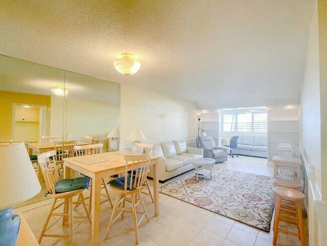 Building Photo - 10350 Imperial Point Dr W