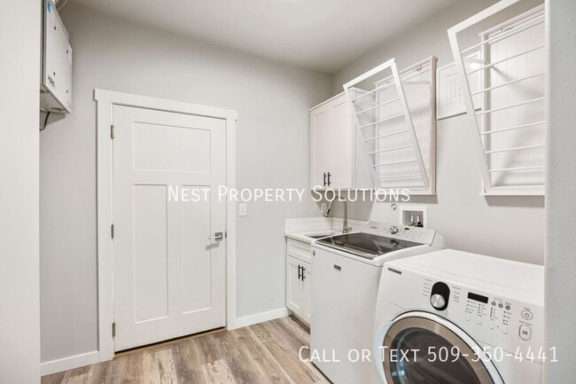 Building Photo - 909 5th Ave NE