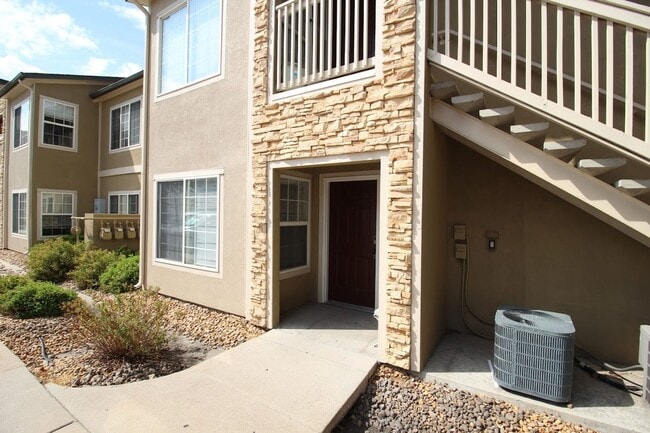 Building Photo - Long Realty & Property Management - 3 Bedroom Condo in Gated Community with Amenities