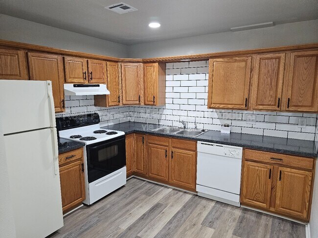 Building Photo - 101 E Broadway St