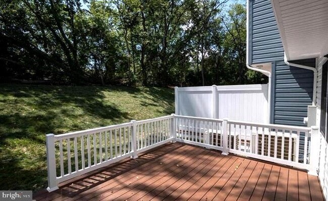 Building Photo - 31 W Duck St