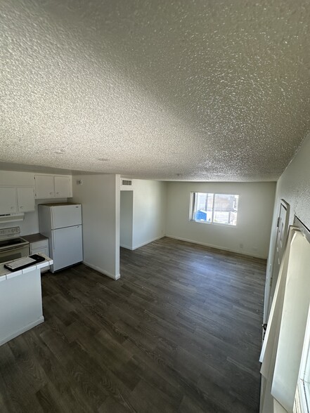 Primary Photo - 485 North Cir