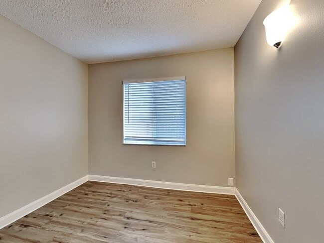 Building Photo - 530 Scarlet Maple Ct