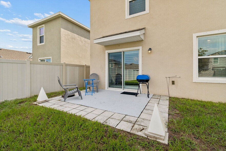 Building Photo - 17053 Oval Rum Dr