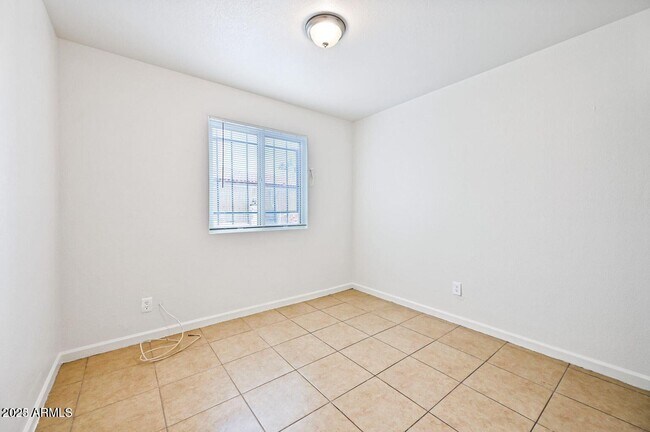 Building Photo - 1908 E Broadway Rd