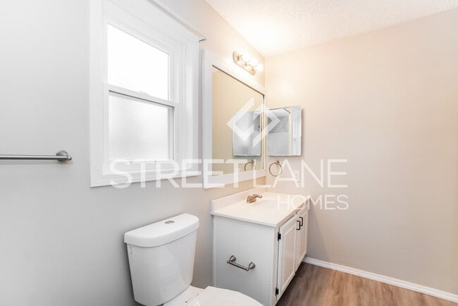Building Photo - Charming 3 Bedroom in Whitehall!