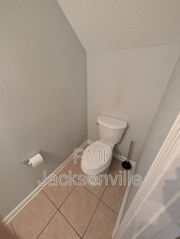 Building Photo - 1048 N Black Cherry Dr