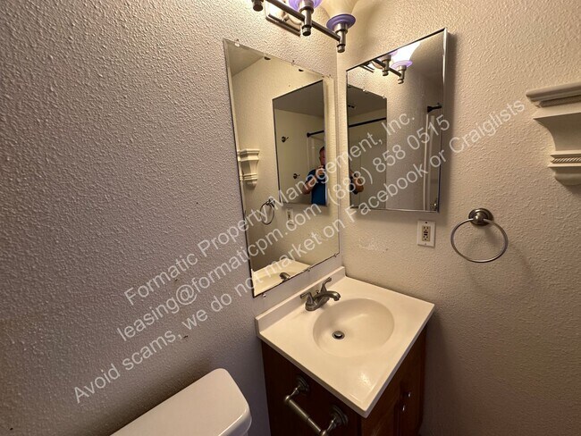 Building Photo - Charming Pet Friendly 2-Bedroom Home with ...