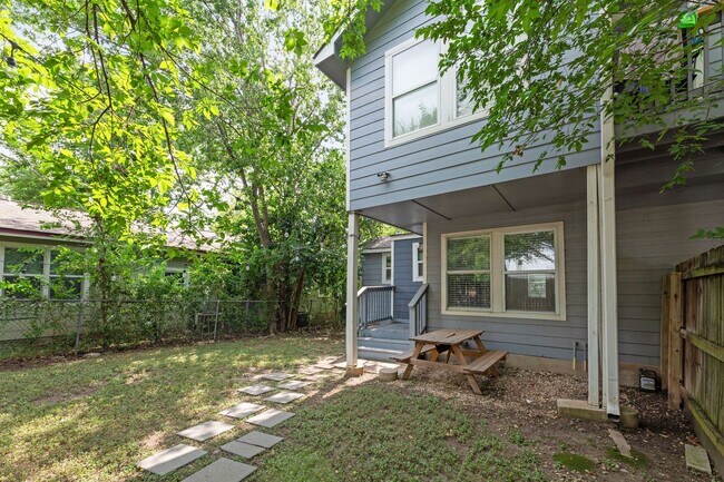 Building Photo - 4612 Bennett Ave