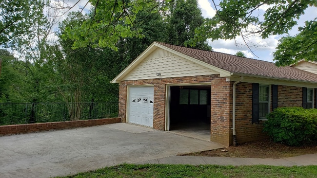 Building Photo - 280 Yeatts Rd