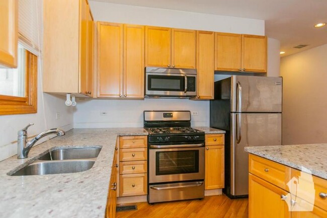 Building Photo - 5 bedroom in Chicago IL 60614