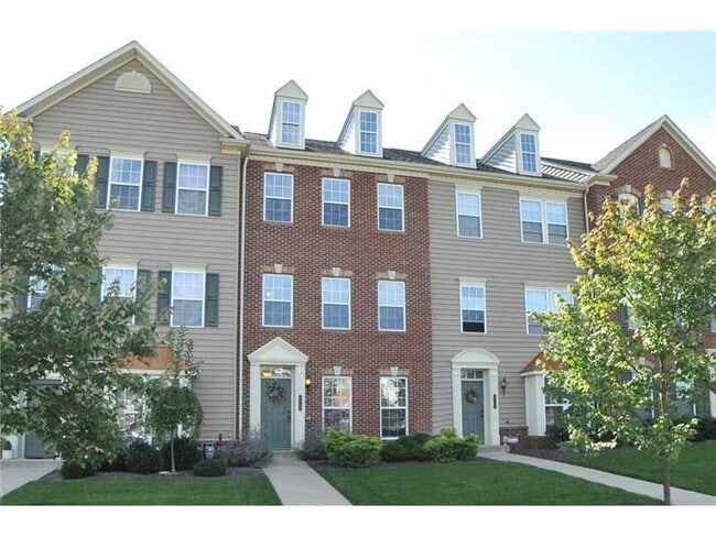 Primary Photo - 704 Park Plaza E