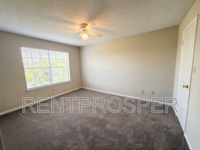 Building Photo - 5501 Rosebriar Way