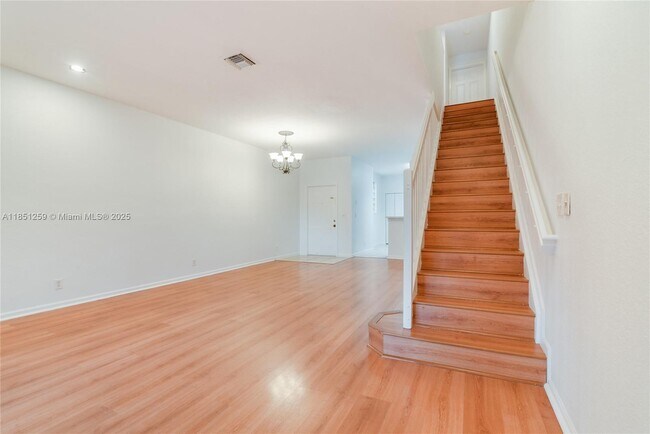 Building Photo - 3844 Tree Top Dr